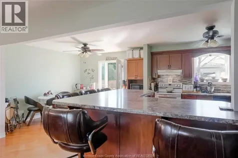 325 Mccurdy Amherstburg ON N9V 3B8