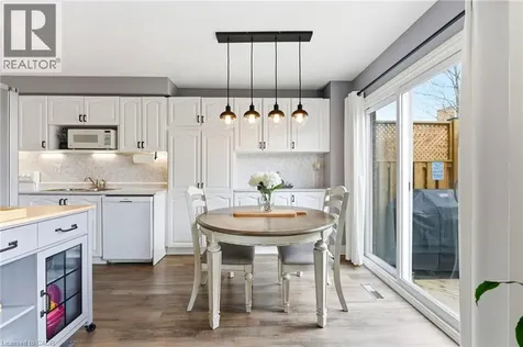 31 Wakefield Lane Waterdown ON L8B 0M7