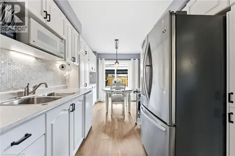 31 Wakefield Lane Waterdown ON L8B 0M7