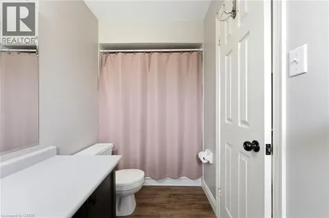 31 Wakefield Lane Waterdown ON L8B 0M7