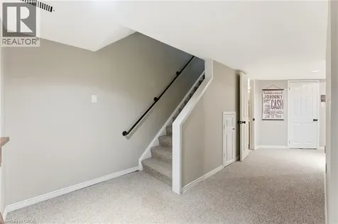 31 Wakefield Lane Waterdown ON L8B 0M7