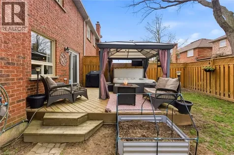 31 Wakefield Lane Waterdown ON L8B 0M7