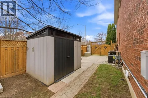 31 Wakefield Lane Waterdown ON L8B 0M7