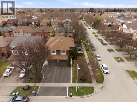 31 Wakefield Lane Waterdown ON L8B 0M7