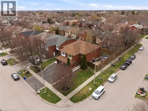 31 Wakefield Lane Waterdown ON L8B 0M7