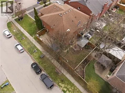 31 Wakefield Lane Waterdown ON L8B 0M7