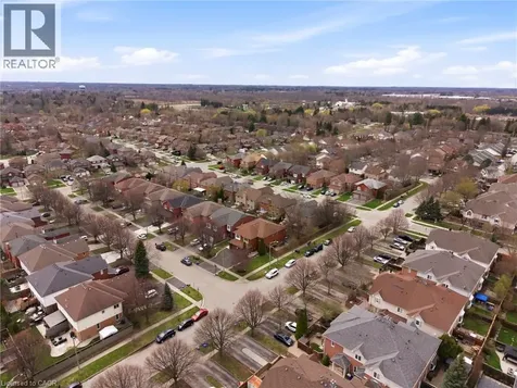 31 Wakefield Lane Waterdown ON L8B 0M7