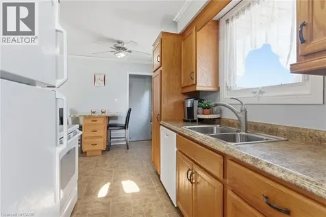 30 Rainbow Court Welland ON L3C 6R4