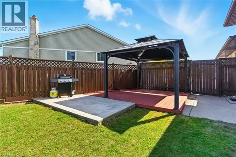 30 Rainbow Court Welland ON L3C 6R4