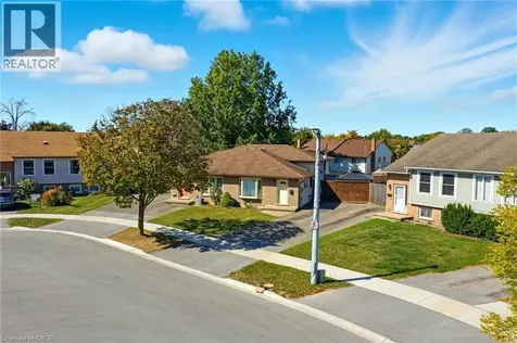 30 Rainbow Court Welland ON L3C 6R4