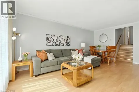 30 Rainbow Court Welland ON L3C 6R4