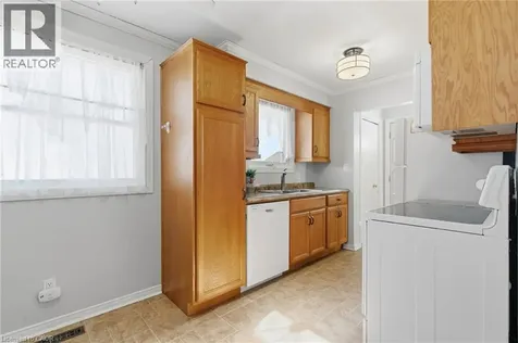 30 Rainbow Court Welland ON L3C 6R4