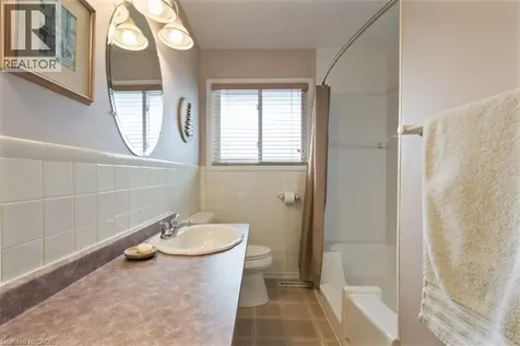 20 Cardinal Drive Hamilton ON L9A 4H4