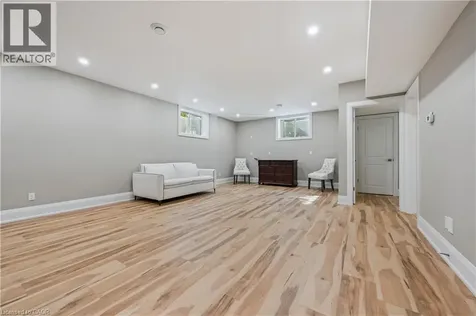 23 Highgrove Court Cambridge ON N3H 4R8