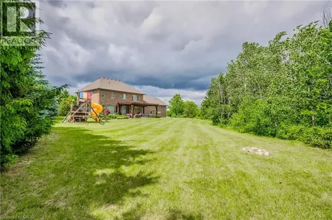 23 Highgrove Court Cambridge ON N3H 4R8