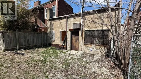 1335 Wyandotte Windsor ON N9A 3K8