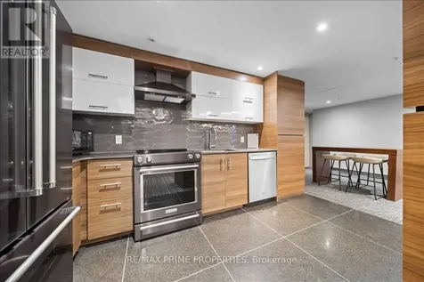 805 Carling Avenue Ottawa ON K1Z 2K4