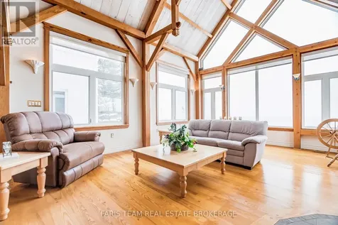 187 Champlain Road Penetanguishene ON L9M 1S2