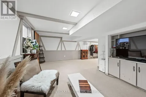 1 Erinlea Court Ottawa ON K2E 7C8