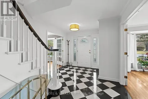 1 Erinlea Court Ottawa ON K2E 7C8