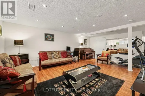 41 Pattermead Crescent Ottawa ON K1V 0A1