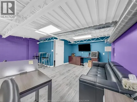 1409 Tecumseh Road East Windsor ON N8W 1C2