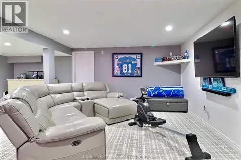 932 Grand Avenue West Chatham ON N7L 5H6