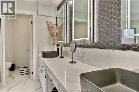 932 Grand Avenue West Chatham ON N7L 5H6
