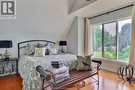 932 Grand Avenue West Chatham ON N7L 5H6