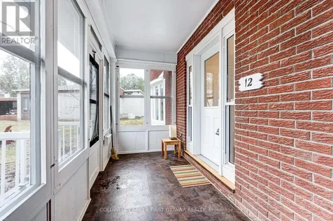 12 Glenview Crescent Perth ON K7H 2L2