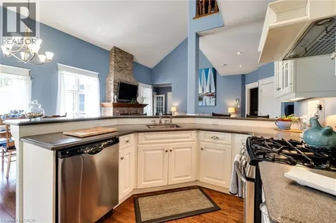 1026 Beach Boulevard Hamilton ON L8H 6Z4