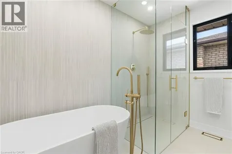 17 Clearview Drive Hamilton ON L8G 4Y4