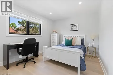 17 Clearview Drive Hamilton ON L8G 4Y4
