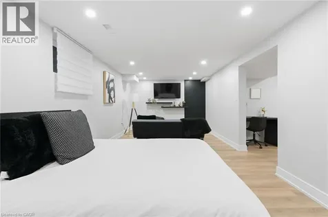 17 Clearview Drive Hamilton ON L8G 4Y4