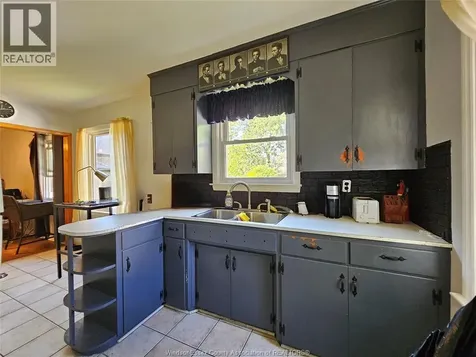1040 Kennedy Drive West Windsor ON N9G 1T1