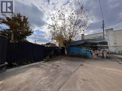 1315 Lincoln Road Windsor ON N8Y 2J2