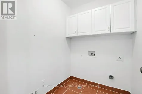 203 Bradwell Way Ottawa ON K1T 4J4