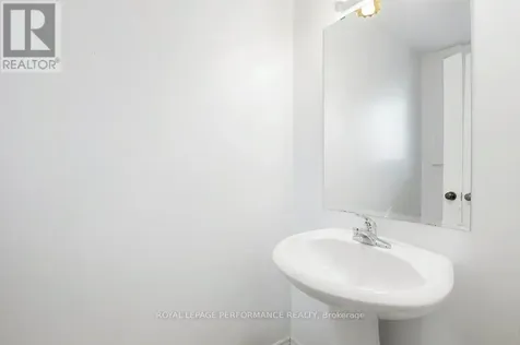 203 Bradwell Way Ottawa ON K1T 4J4