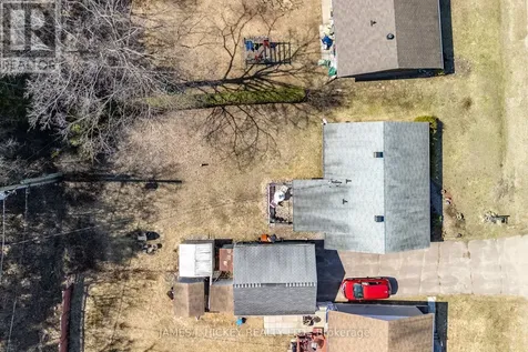 38 Beach Avenue Deep River ON K0J 1P0