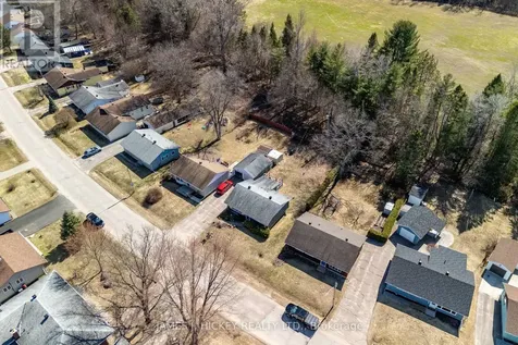 38 Beach Avenue Deep River ON K0J 1P0