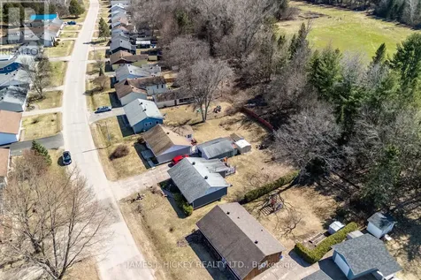 38 Beach Avenue Deep River ON K0J 1P0