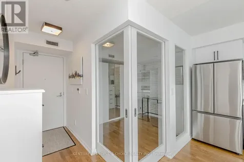 215 Fort York Boulevard Toronto (niagara) ON M5V 4A2