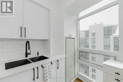 215 Fort York Boulevard Toronto (niagara) ON M5V 4A2