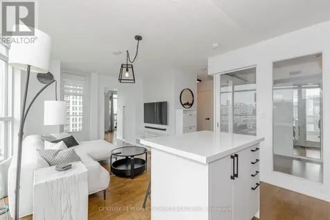 215 Fort York Boulevard Toronto (niagara) ON M5V 4A2