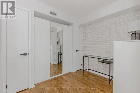215 Fort York Boulevard Toronto (niagara) ON M5V 4A2