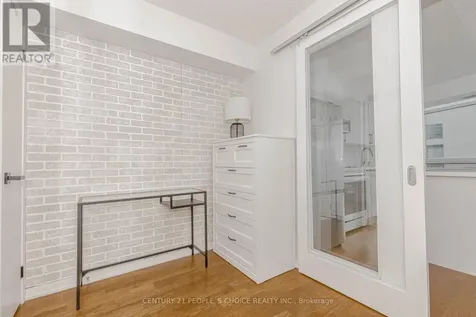 215 Fort York Boulevard Toronto (niagara) ON M5V 4A2