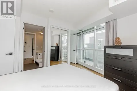 215 Fort York Boulevard Toronto (niagara) ON M5V 4A2