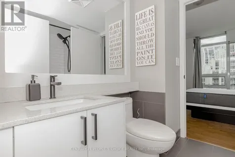 215 Fort York Boulevard Toronto (niagara) ON M5V 4A2