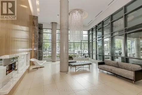 215 Fort York Boulevard Toronto (niagara) ON M5V 4A2
