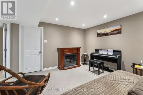 103 Rowallen Place Ottawa ON K1T 4E3